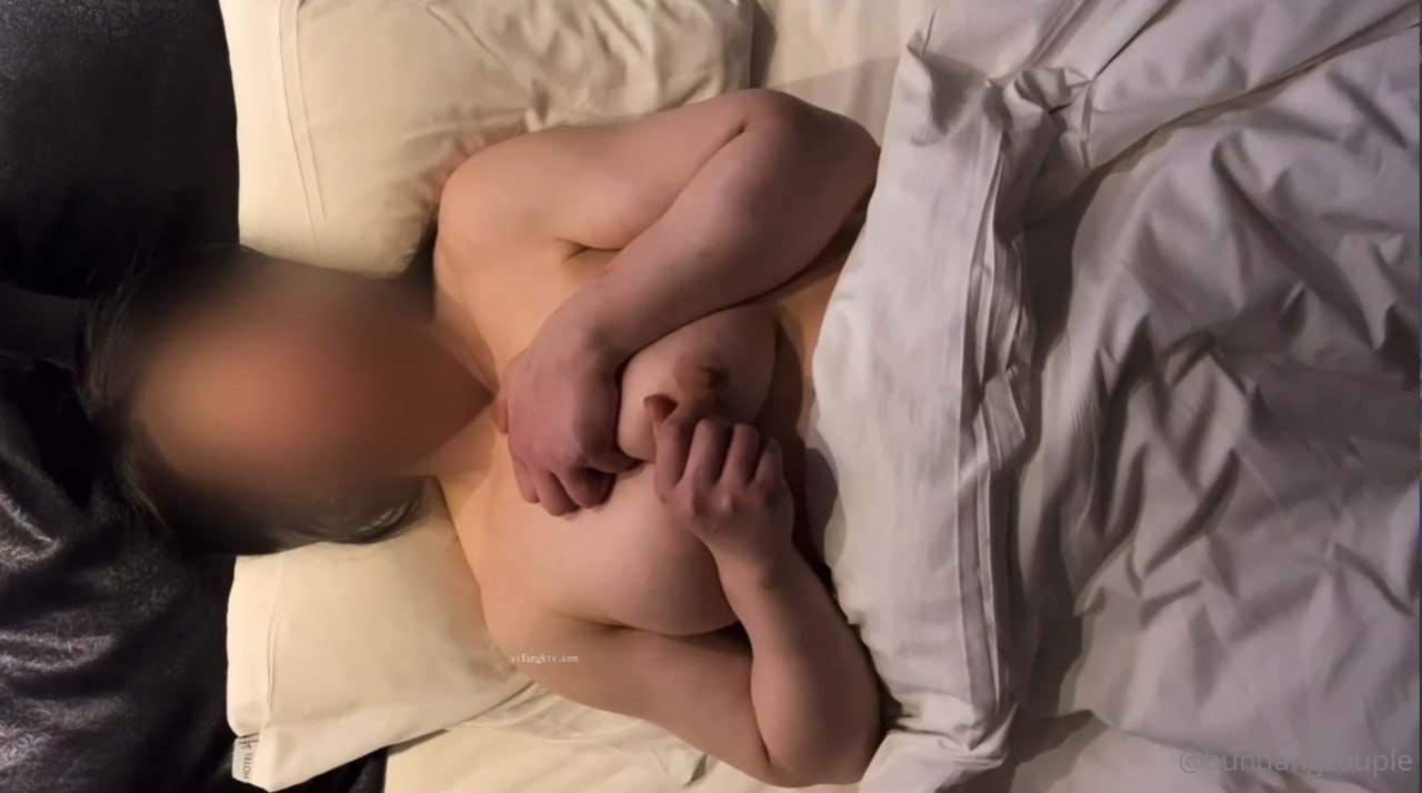 国产AV 皇家华人 RAS0131 性欲排解计画Part4 在老公身边被秘密调教的淫荡肉体 孟若羽