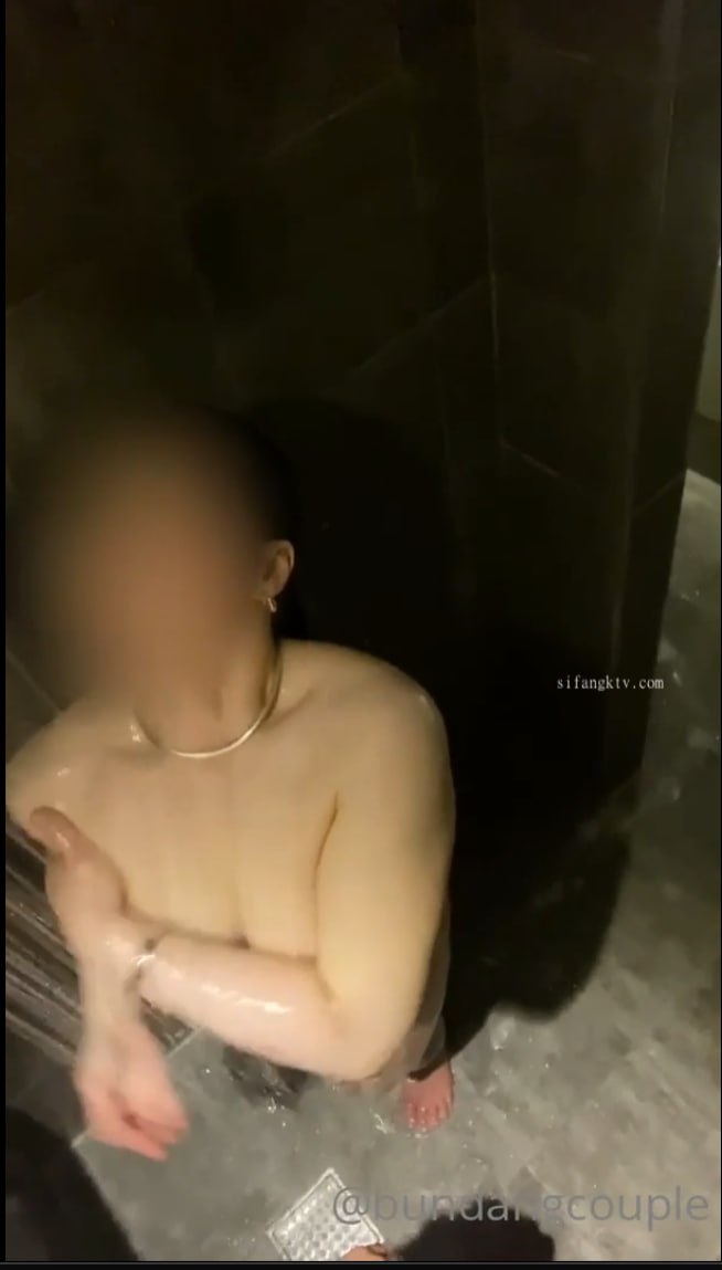 穴诱惑，女主播喷水大秀，自慰到白浆流出